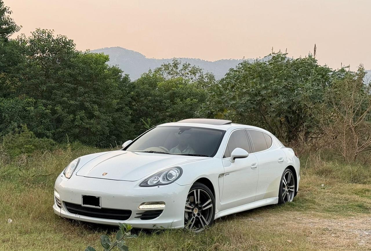 
								Porshe Panamera S E-Hybrid 2015 full									