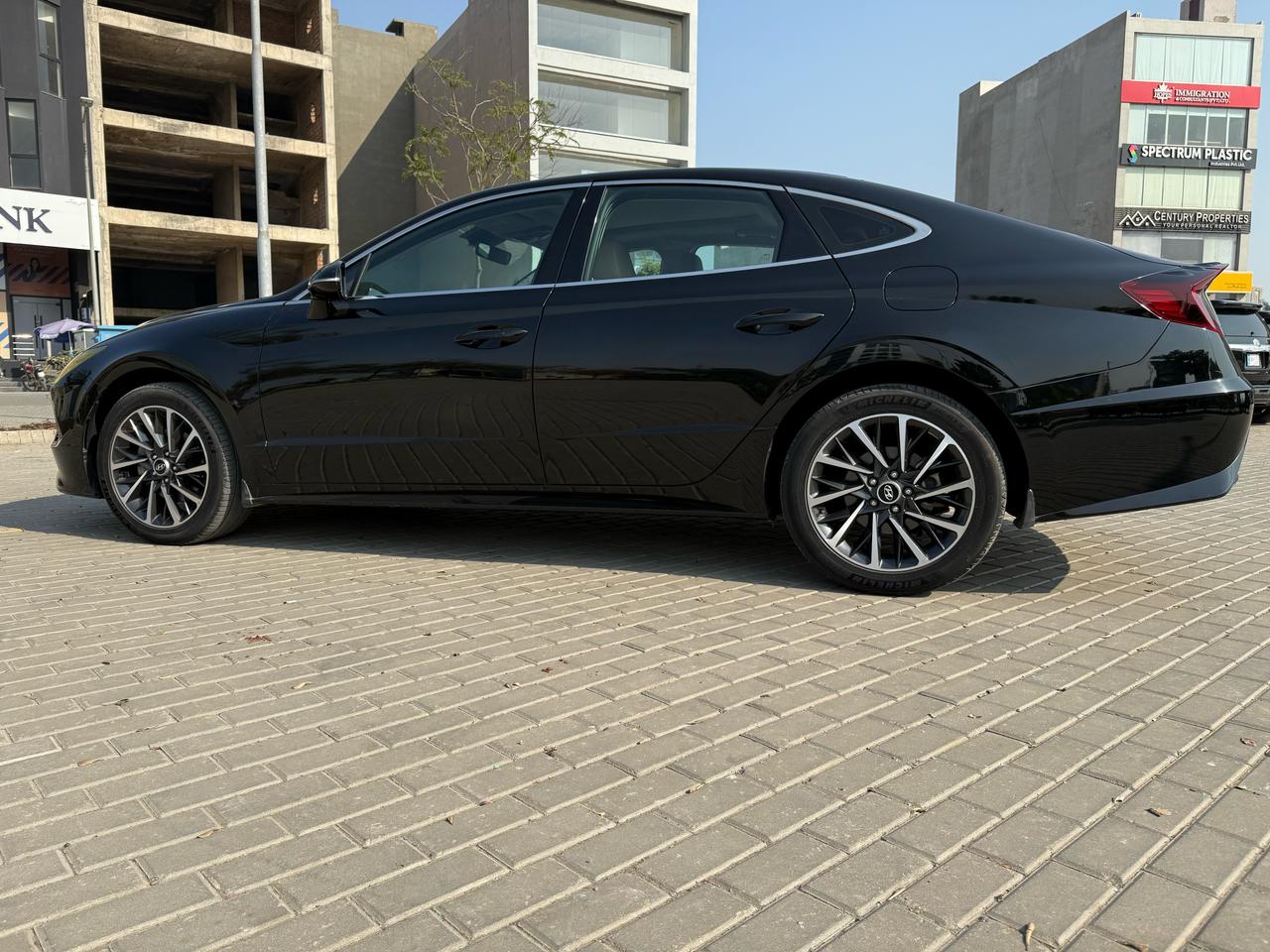 
								Hyundai Sonata 2023 full									