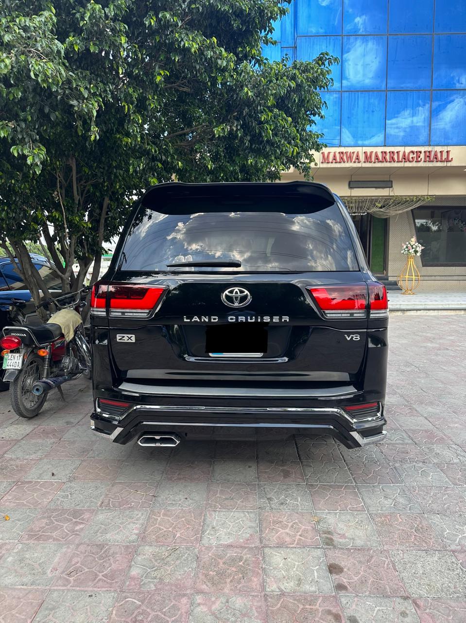 
								Toyota Land Cruiser 2024 full									