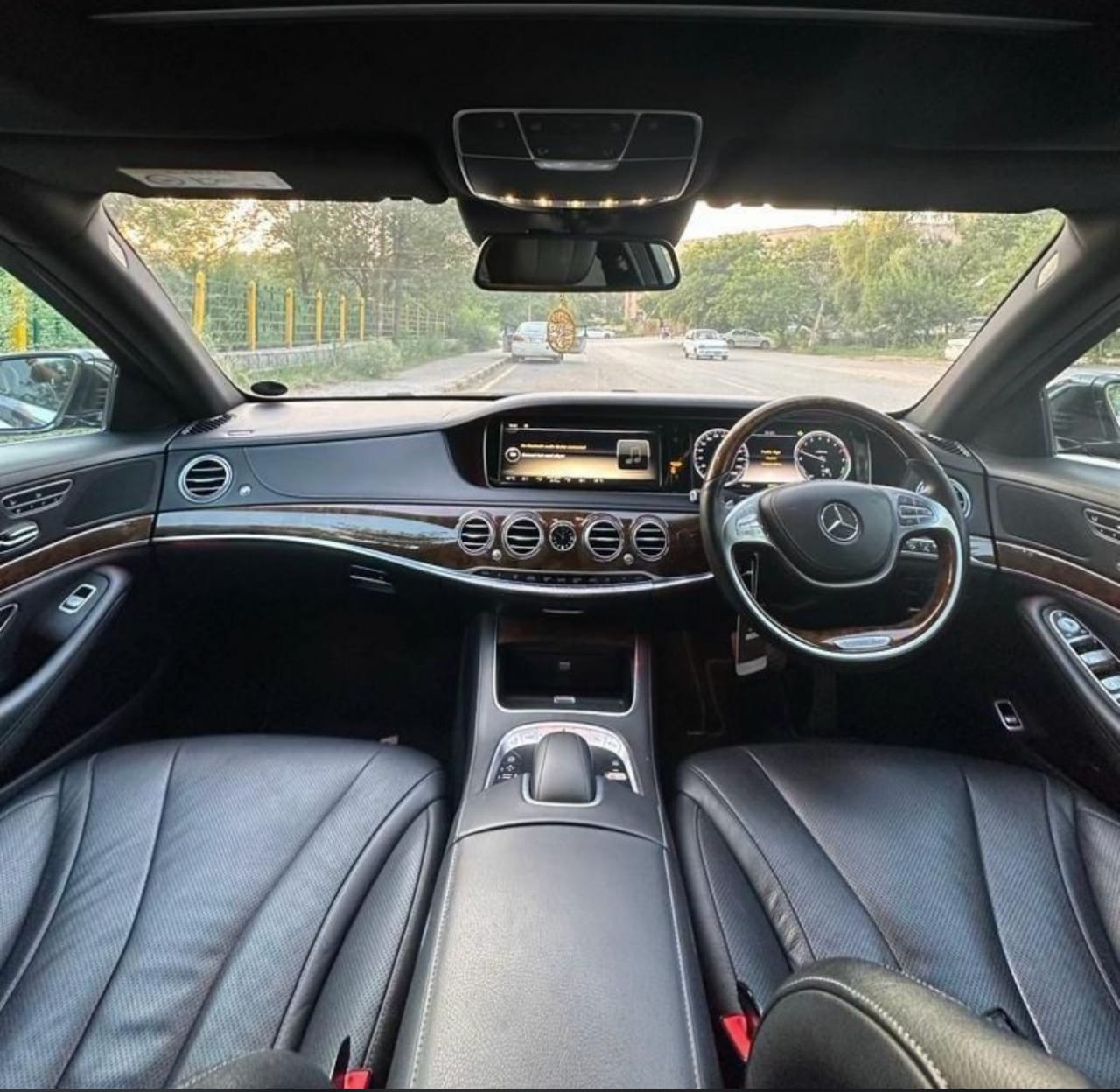 
								Mercedes- Maybach S Class 680 2022 full									