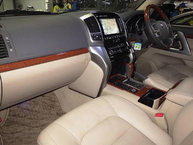 
								Toyota Land Cruiser ZX V8 2013 full									