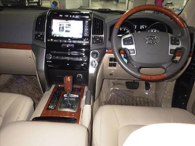 
								Toyota Land Cruiser ZX V8 2013 full									