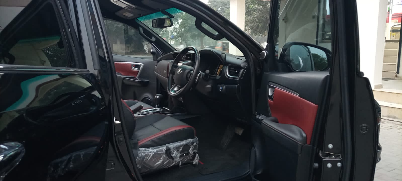 
								Toyota Fortuner Legender 2024 full									