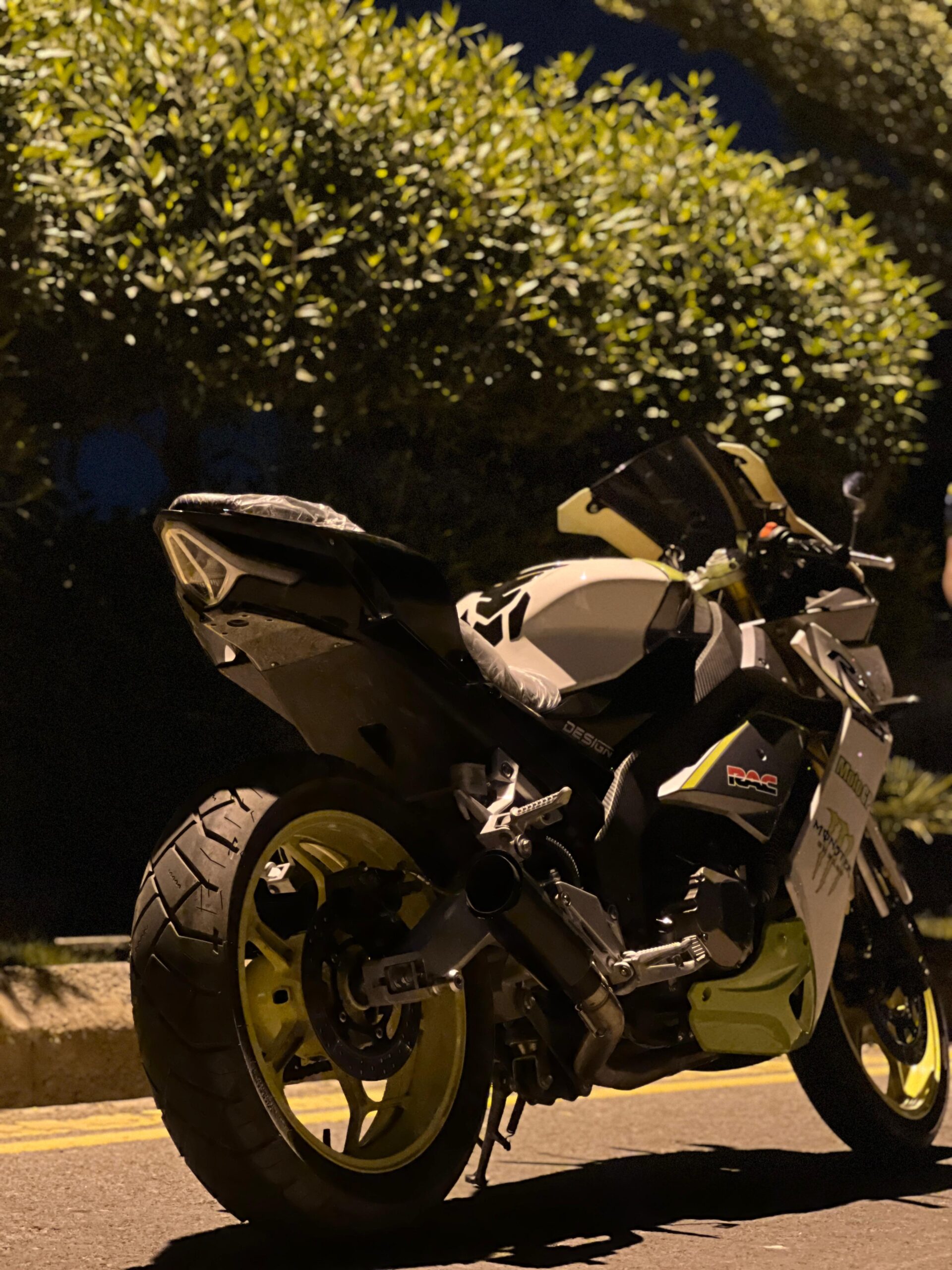 
								Yamaha R1 Replica 2023 full									