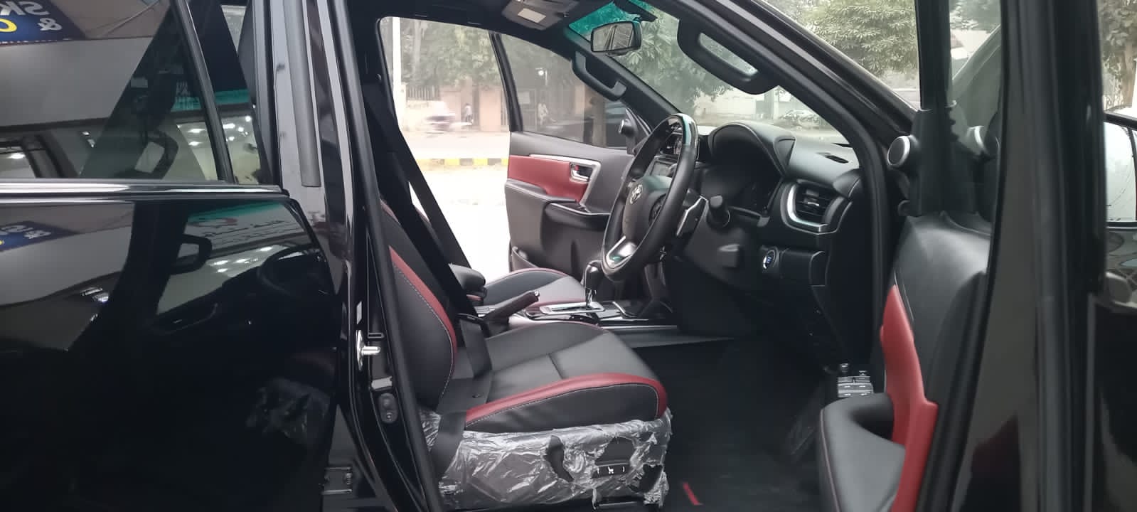 
								Toyota Fortuner Legender 2024 full									