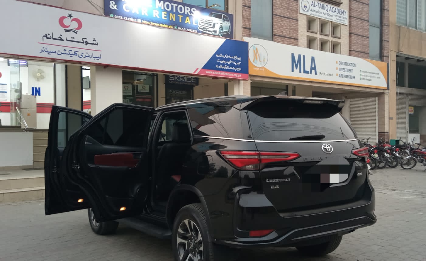 
								Toyota Fortuner Legender 2024 full									