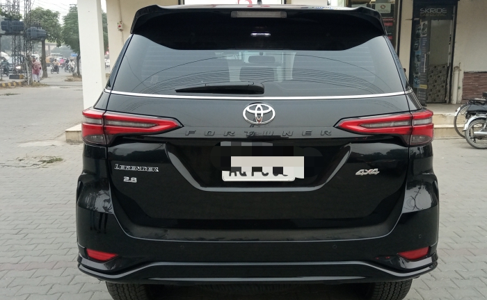 
								Toyota Fortuner Legender 2024 full									