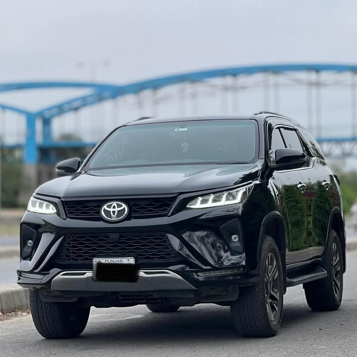 
								Toyota Fortuner Legender 2024 full									